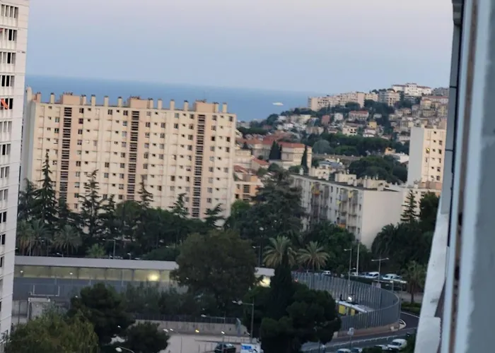 Private Room-1 In Hannana Apartment- 2 Min Walk To Tram 12 Min To Nice Train Station 15 Min To Massena Place