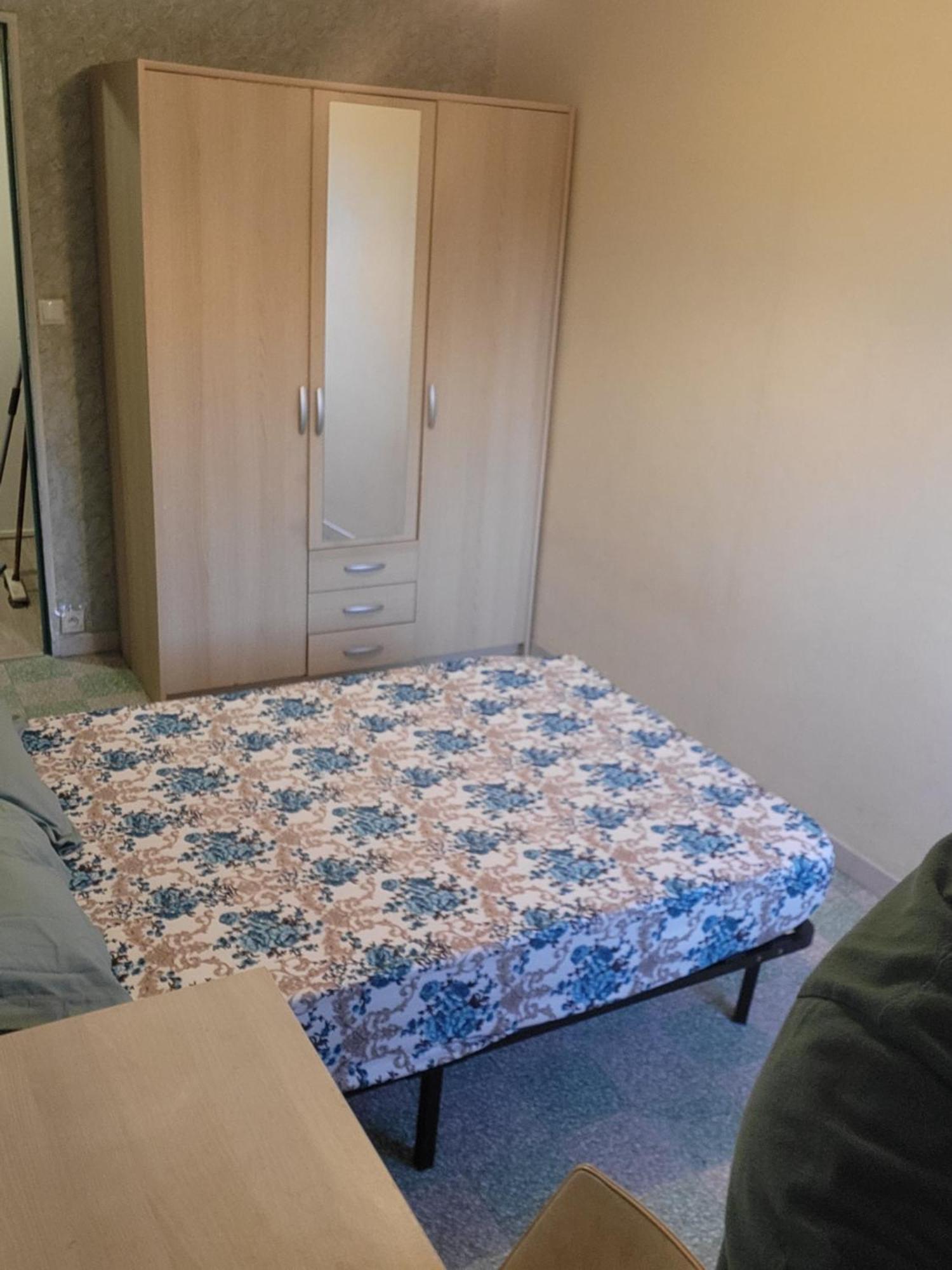 Private Room-1 In Hannana Apartment- 2 Min Walk To Tram 12 Min To Train Station 15 Min To Massena Place Homestay Nice