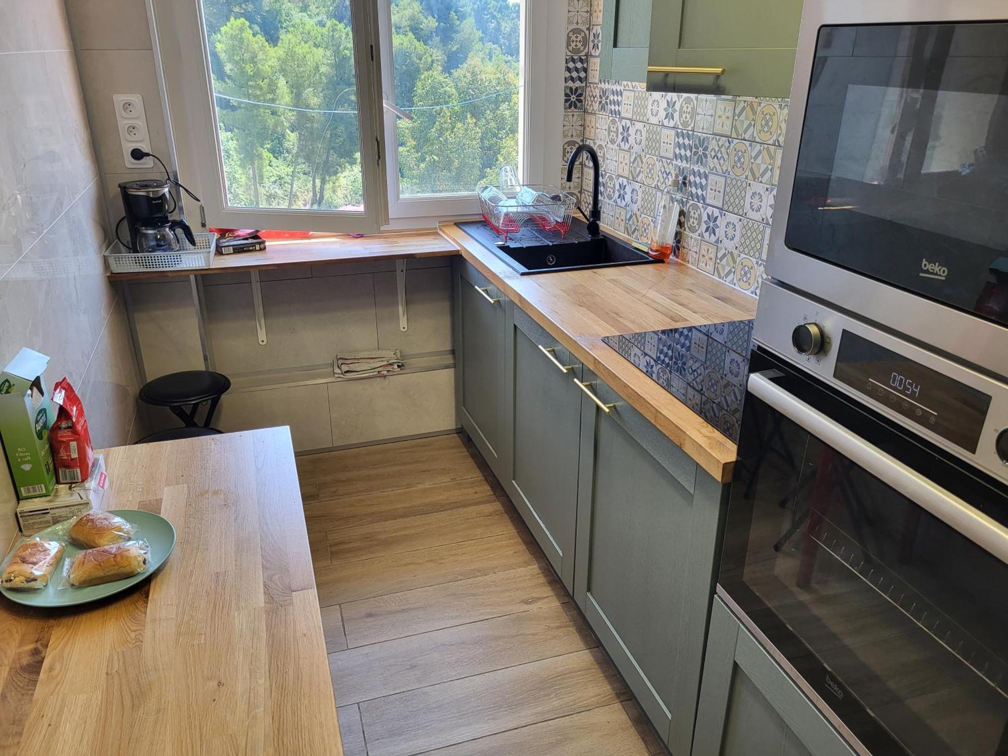 Homestay Private Room-1 In Hannana Apartment- 2 Min Walk To Tram 12 Min To Train Station 15 Min To Massena Place